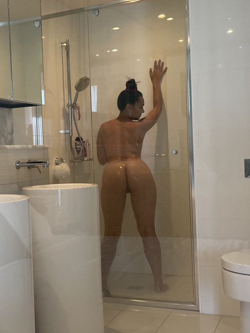 Cum get wet 💦 https://t.co/AWOjXVcVZn