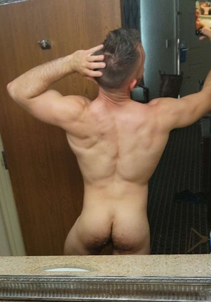 LilHimb0's tweet photo. If anybody wants to buy my nudes for Veterans day or a belated Marine Corps birthday I finally learned how to put my link on here 😅  2k+ followers like them so far! https://t.co/1bCuN7MAQw