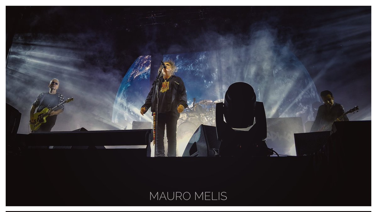 yesterday in #Barcelona  #TheCure #thecurelostworld22