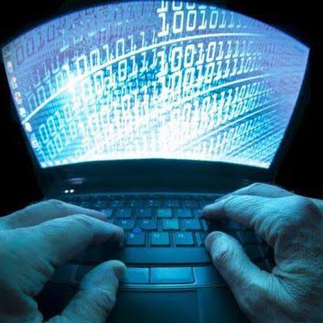 choquei's tweet photo. 🚨URGENTE: Computadores do Planalto são apagados após supostas ameaças de invasão e hipótese de queima de arquivos é levantada. https://t.co/yO4otcPyux