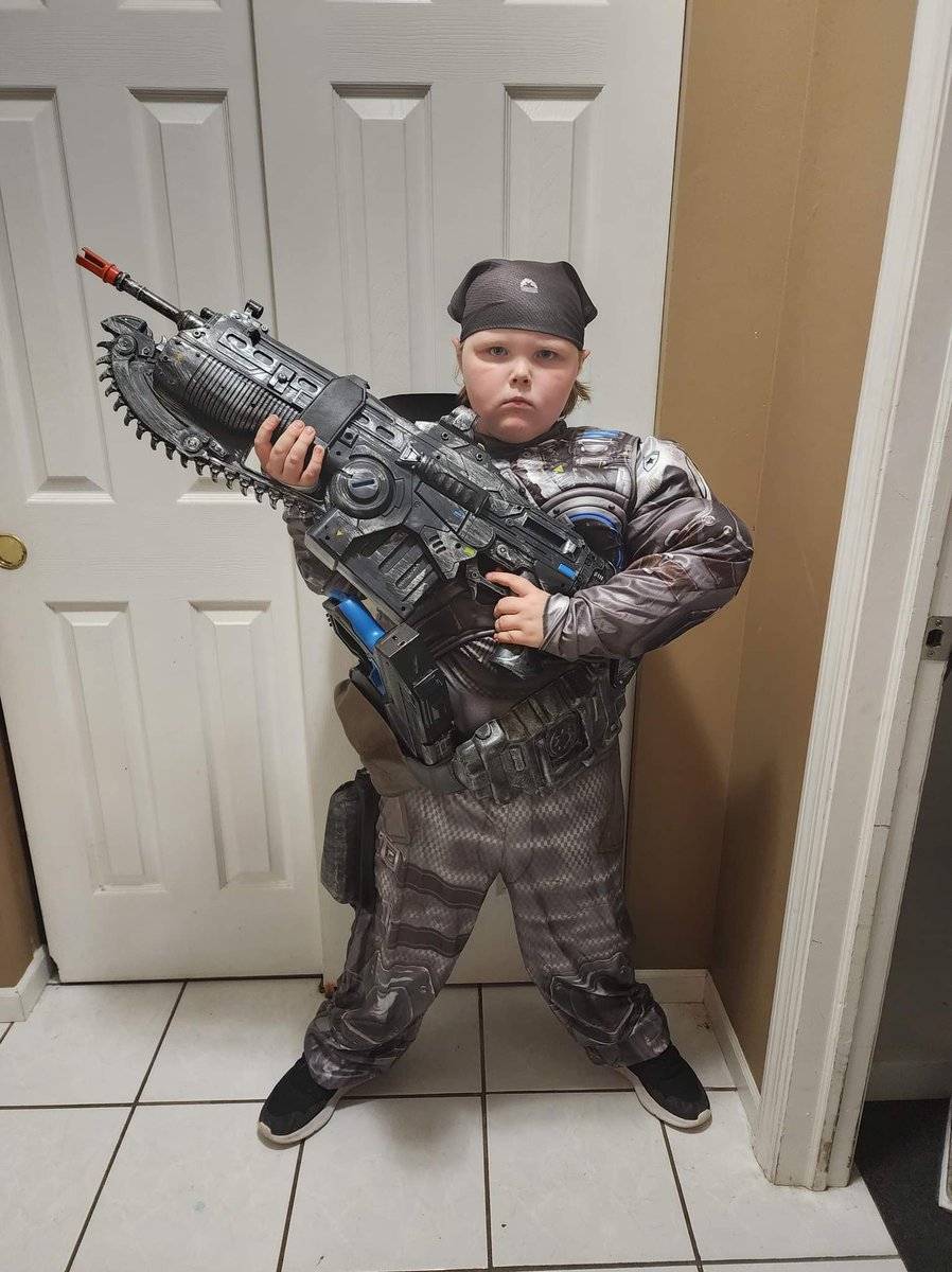 NotoriousFree's tweet photo. @DaveBautista @GearsofWar @netflix My son at Halloween this year. #minimarcus #putmysoningears @GearsofWar @therealcliffyb
Come on man. We even hand painted and modded a nerf gun to make a snub. Thats the next pic. He would go NUTS, just to have an extra role for a day. https://t.co/cJNRS3q9XP