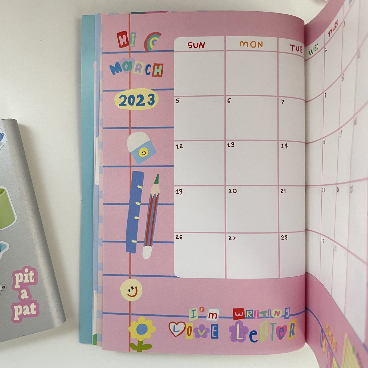 soqstuff's tweet image. แพลนเนอร์ใหม่เสร็จแล้วค่า 🥺💙 ใช้เวลาทำ 2 เดือนเต็มๆ กว่าจะเย็บเล่มออกมาเป็นเล่มๆ พิมพ์ทั้งเล่มแบบจุกๆ 🦖🦋💗🐬