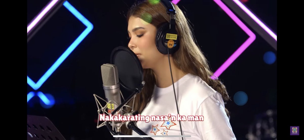 anjishiii's tweet photo. I’m sooo happy to see you bebu!!! I feel like a very proud mother grabe TnT 

ANJI KAPIEmilya NIGHT
#AnjiSalvacion | @anjisalvacion

#TayoAngLigayaNgIsatIsa 
#ABSCBNChristmasID2022 https://t.co/B4ptd1mSSY