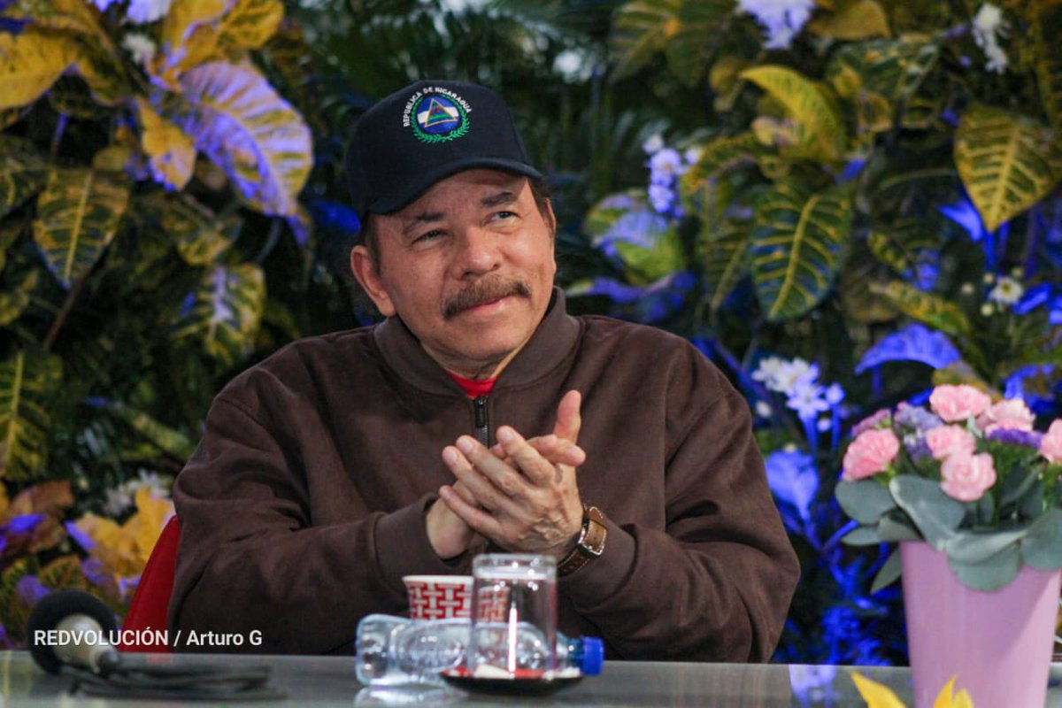 #Nicaragua|| hoy celebramos la vida de este hombre maravilloso, líder de nuestro partido y presidente de la nación! #Daniel77TeQueremos no me alcanzan los caracteres para expresar lo mucho muy importante que el jefe es para mi!

Feliz cumpleaños comandante 🎉 🥳 🎈 🧡