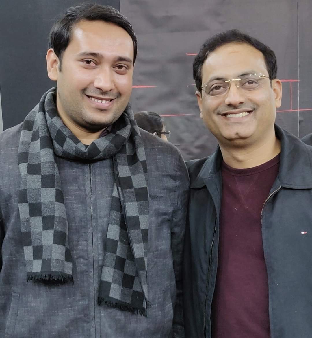 गुरु के साथ। हम विद्यार्थियों के प्रिय शिक्षक। और किसी अफवाहबाज में इतनी ताकत नहीं कि इस स्नेह सूत्र को कमजोर कर सके। 

#ISupportVikasSir 
#ISupportDrishtiIAS