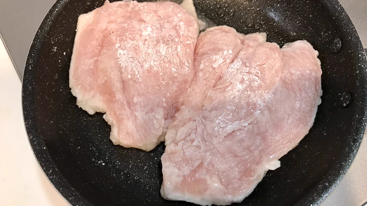 明太子などから作る特製ソースがよく合いそう！「鶏むね肉」を使った、とっても美味しそうな料理のレシピ！