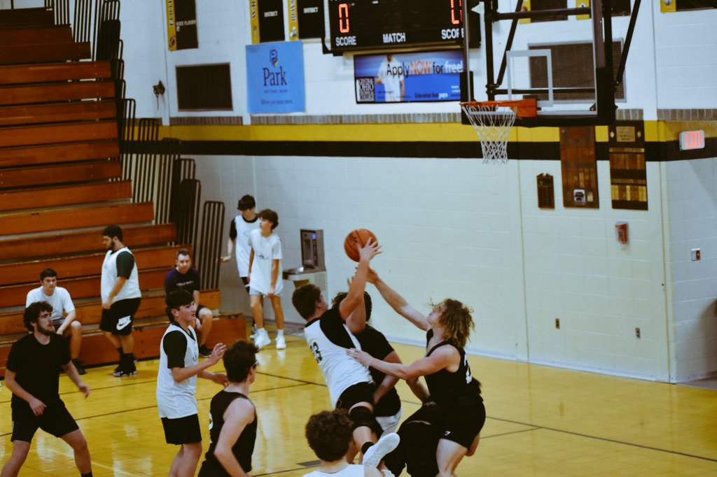 mommavarhola's tweet photo. First High School scrimmage in the books 🏀💚 https://t.co/oxtoCpnExA