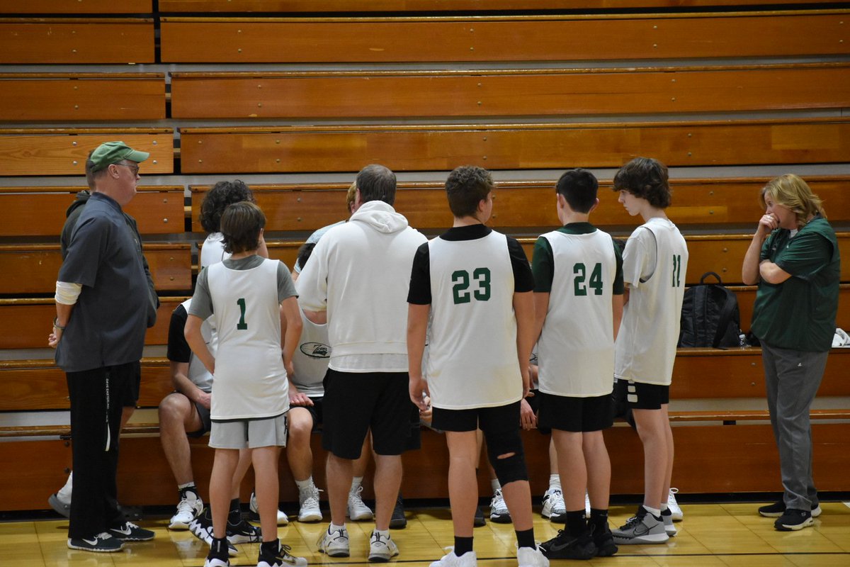 mommavarhola's tweet photo. First High School scrimmage in the books 🏀💚 https://t.co/oxtoCpnExA