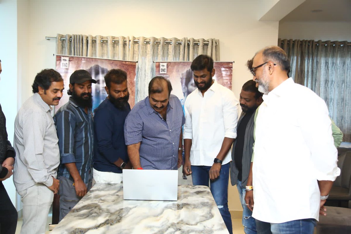 pudiharicharan's tweet photo. Teaser & poster of #Anantha Launched by Director #ChandraSiddhartha
https://t.co/8EoKYRVGqI
#SriNethraCreations @Prashantalakun2 #RithikaChakraborty #GhantasalaViswanath #MadhuBabu #APrashant @MangoMusicLabel @PROSaiSatish https://t.co/cKI5X86fCN