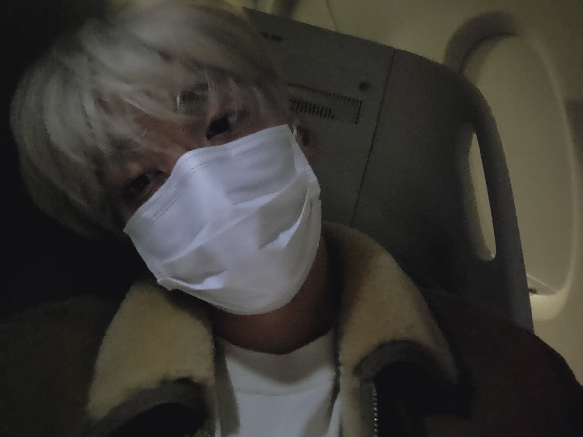 iSKZ0X1's tweet photo. soobin: "hola chile"
nunca había sido tan patriota en mi vida, soy chilena de corazón, estoy orgullosa de mi país, chile el mejor país de latinoamérica, soobin va a llegar al hotel y se va a pedir un completo y un terremoto para celebrar que llegó al mejor país #MusicBankinChile https://t.co/1c4UoTQbIQ