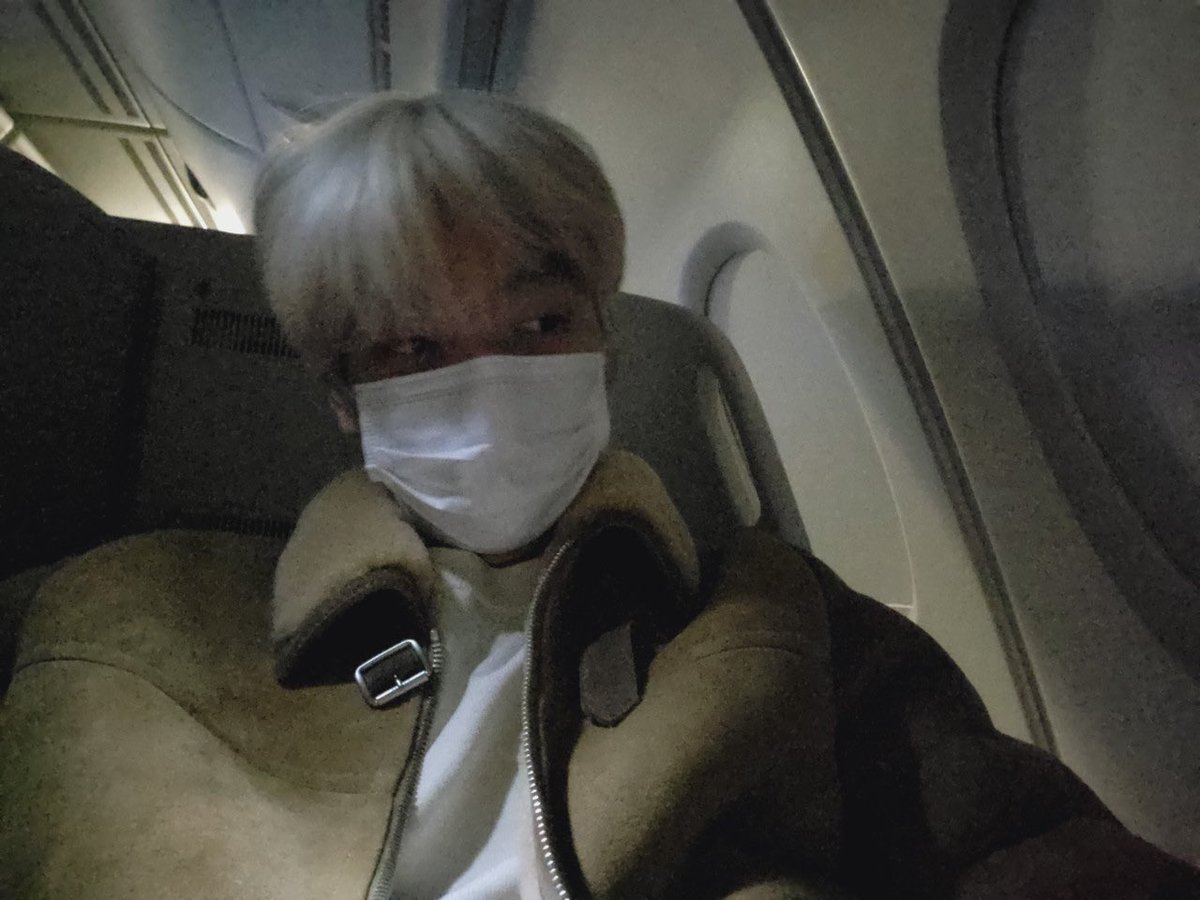iSKZ0X1's tweet photo. soobin: "hola chile"
nunca había sido tan patriota en mi vida, soy chilena de corazón, estoy orgullosa de mi país, chile el mejor país de latinoamérica, soobin va a llegar al hotel y se va a pedir un completo y un terremoto para celebrar que llegó al mejor país #MusicBankinChile https://t.co/1c4UoTQbIQ