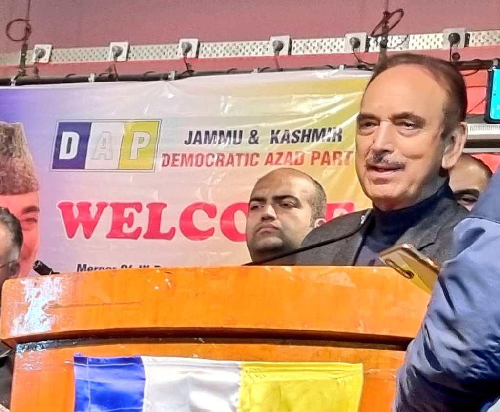 ghulamnazad's tweet photo. Attended a function in Srinagar today, in which J&amp;K democratic peace moment merged with DAP.

We welcome all the social activists into the party fold. 
Together we will work towards creating a J&amp;K, where equality, justice and progress reigns supreme.

@DAP_office https://t.co/wytS1pJICn