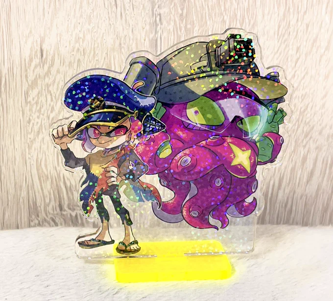 ワサイカアクスタ良心サイズ(高さ約8㎝)届きました!こちらもホログラムでめっちゃキラキラです#スプラケット19 
