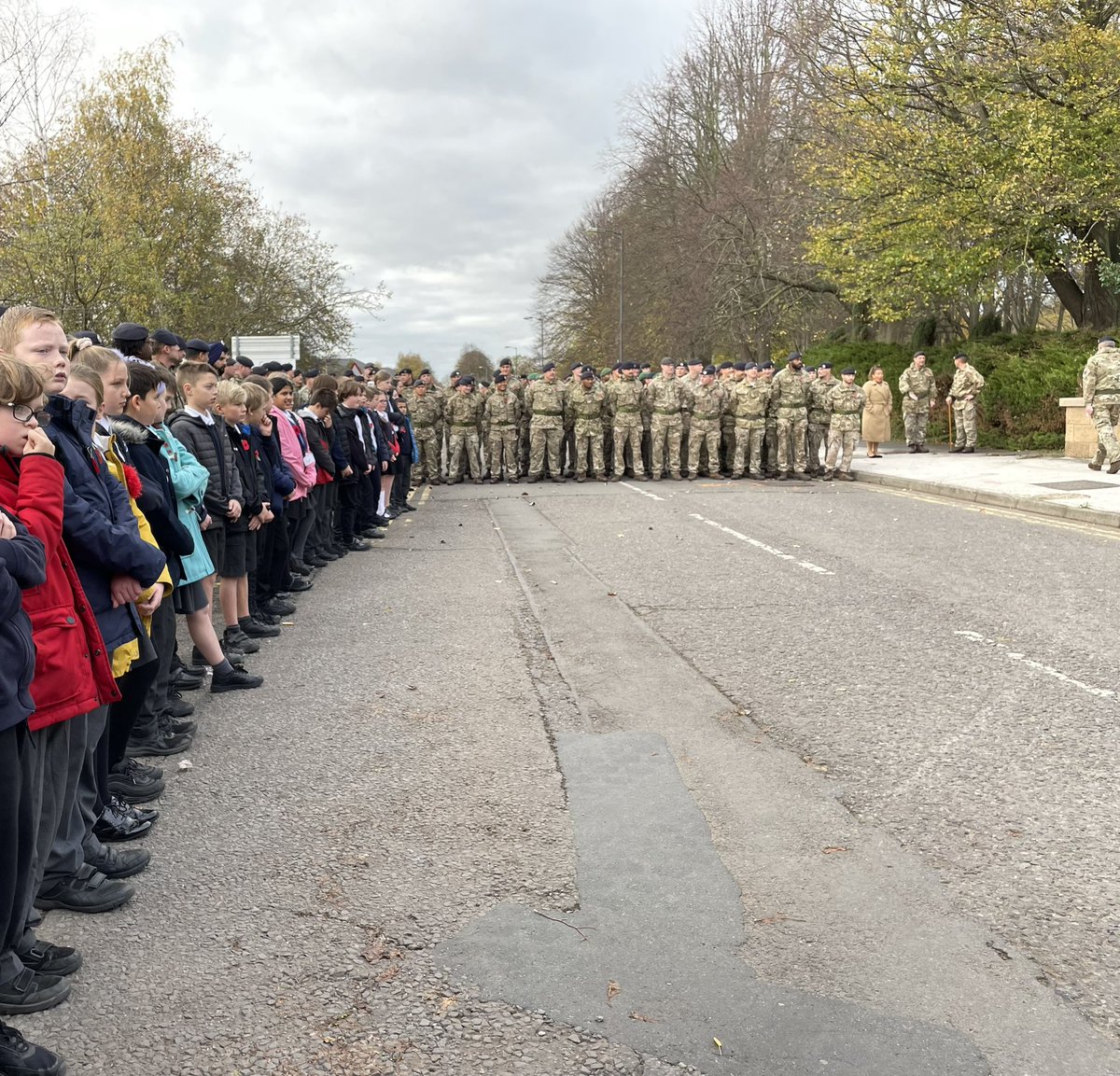 ChetwyndSpencer's tweet photo. It was truly an honour for our Year 6s to join serving soldiers at Chetwynd Barracks for their Remembrance Service today. #LestWeForget #WeWillRememberThem @satrust_ @spencer_hub https://t.co/8QrZ3fxyAB
