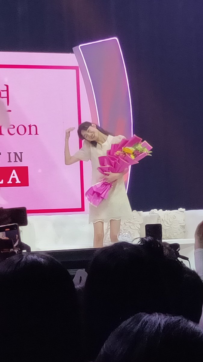 kpopchannel_tv's tweet photo. Lovely HoYeon 💐🌼

#JungHoYeonInManila #IAMJungHoYeon #JungHoYeon #AgentOfHOPE #IAMWorldwide #SquidGame #koreanstar @hoyeonjungfiles @Junghoyeonfanb1 @junghoyeonfiles https://t.co/tmUY6Q1UYb