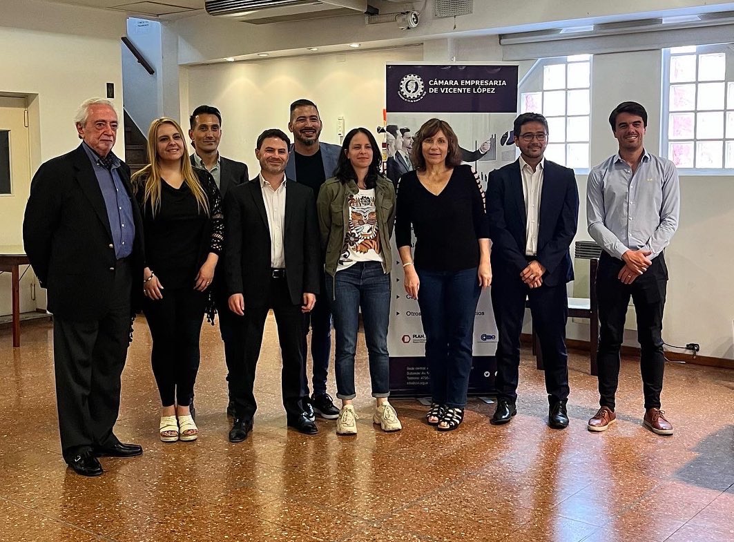Nos reunimos con la intendenta <a href="/soledadmartinez/">Sole Martinez</a> en la CEVL, presentamos nuevos proyectos para trabajar juntos pensando nuevos beneficios para las PYMES de Vicente López