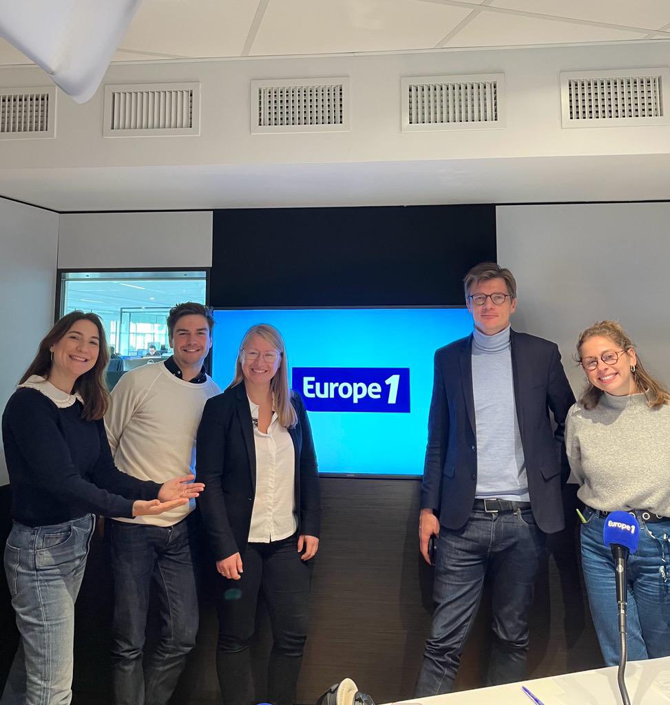 EAssayag's tweet photo. La 🇫🇷bouge dans la photo à l occasion de #parisphoto avec nos invités @Europe1 comme #yellowcorner entreprise 🇫🇷la photo d’art en édition limitée mais aussi @LALALAB_app #lama et la saga du jour de @chabarriquand c est @Photomaton_Off https://t.co/jOZlNGzAer