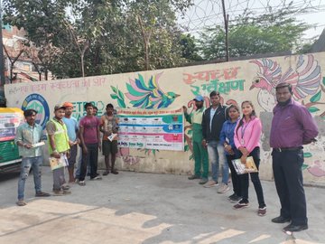 SwachhBharatGov's tweet image. Municipal Corporation of #Delhi organised training programmes for #sanitation workers in the East Trilokpuri area. They were educated on the importance of using #PPEKits and other important lessons while performing #cleanliness activities.
