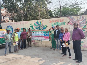 SwachhBharatGov's tweet image. Municipal Corporation of #Delhi organised training programmes for #sanitation workers in the East Trilokpuri area. They were educated on the importance of using #PPEKits and other important lessons while performing #cleanliness activities.