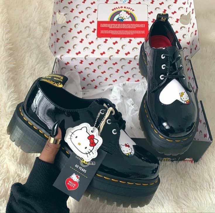 hello kitty shoes💓
