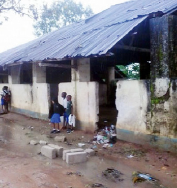 IjeOsamor's tweet image. Imagine A Classroom Somewhere in Nigeria😢😢

Killed the Education Sector, becos They don't want you to be well Educated, so you don't challenge or question them.

They are Back again, speaking and Promising you Lies to Get Votes.

Be wise!
Your vote is not fir Sale.