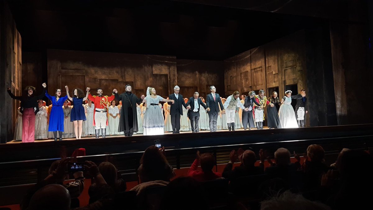 Grazie da #Ernani al caldo pubblico di #Firenze , al @maggiomusicale che tanto sta facendo per il Festival d’autunno dedicato a #Verdi , al team creativo di questa produzione e - last but not least - al cast meraviglioso con il quale ho condiviso questo onore. #PrimaVerdi 🇮🇹