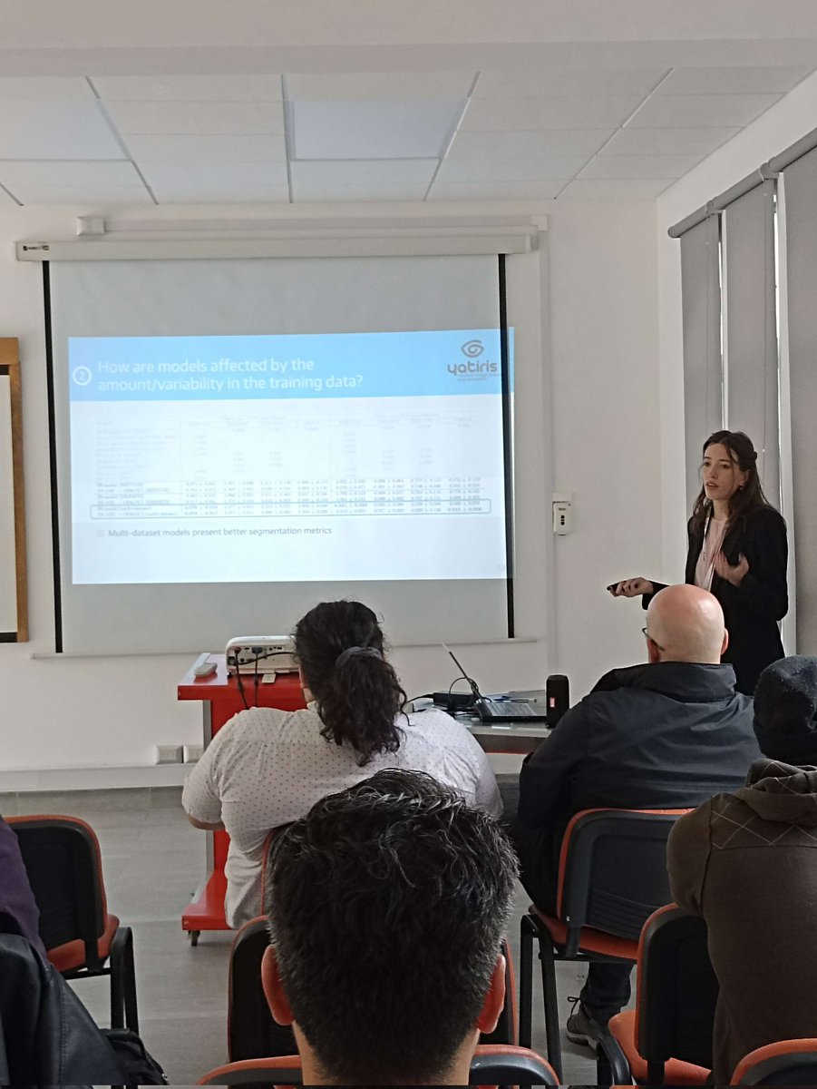 yatirisARG's tweet photo. And now Eugenia Moris @eugee22 presents her study on coarse-to-fine models for optic disc/cup segmentation at #SIPAIM2022 in 🇨🇱! Another great collab with @ElCruceHospital  bringing AI to ophthalmology. You can access the article here 👉 https://t.co/xMbWCGBlhr https://t.co/37KyyToEZA