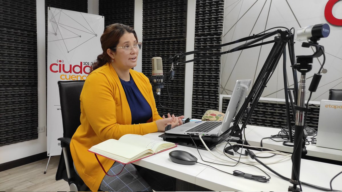 SororidadCuenca's tweet photo. Es importante resaltar el carácter interdisciplinario que tiene este proceso de intercambio académico donde la participación de psicología y derecho son fundamentales, acompañados de trabajo social, orientación familiar y otras áreas, explica #GabrielaAcurio https://t.co/hfioYSZyuO
