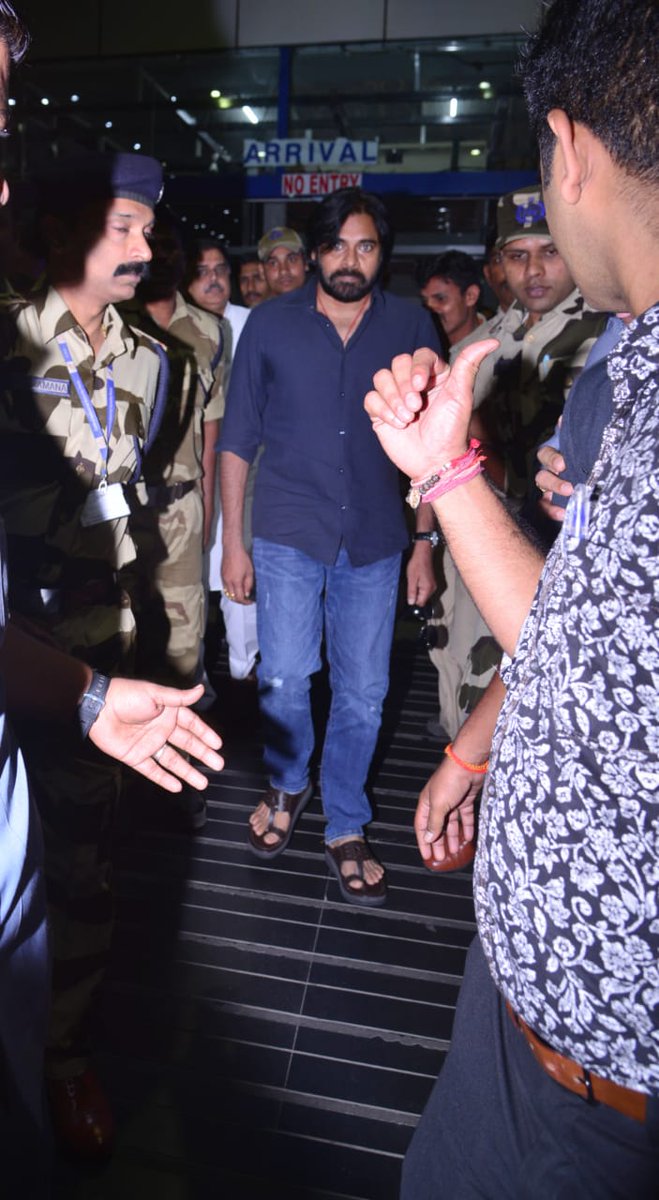 JanaSenaParty's tweet image. విశాఖ చేరుకున్న జనసేన అధ్యక్షులు శ్రీ పవన్ కళ్యాణ్ గారు @PawanKalyan