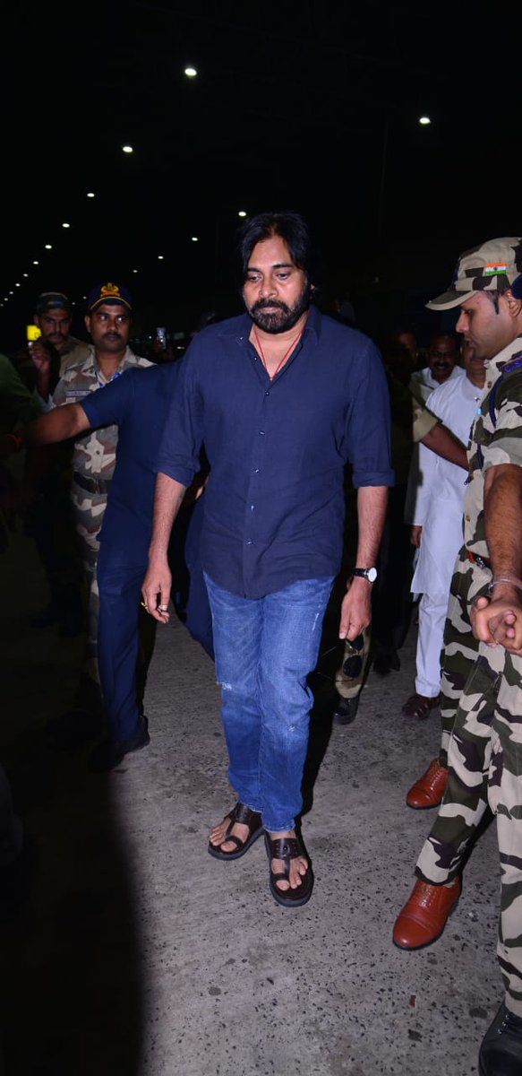 JanaSenaParty's tweet image. విశాఖ చేరుకున్న జనసేన అధ్యక్షులు శ్రీ పవన్ కళ్యాణ్ గారు @PawanKalyan