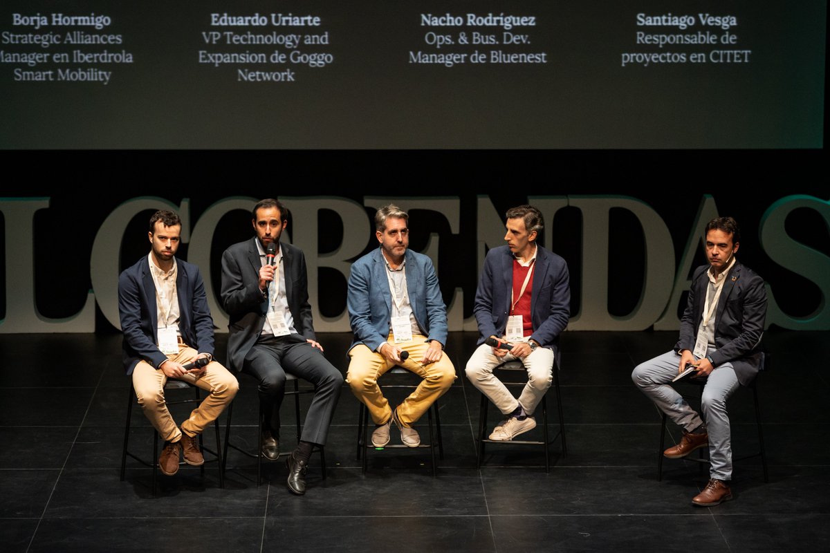 AlcobendasHub's tweet photo. Tras el momento de #CoffeeBreak y #networking, @luismorcar presentó el Manifiesto de la Logística Urbana y seguido, asistimos a la #mesaredonda del #GMS22 sobre #InnovaciónEnLogística, moderada por @RobertoFraile_ y donde Borja Hormigo @iberdrola Eduardo Uriarte @GoggoNetwork https://t.co/CMtApevGvg