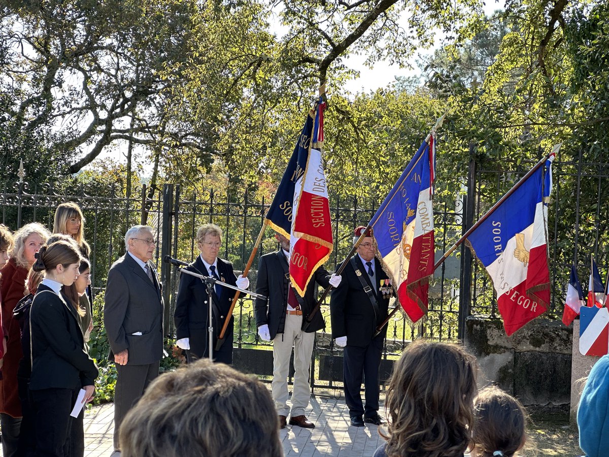 Quentinbct's tweet photo. Morts pour la France 🇫🇷 #11Novembre2022 
Le devoir de mémoire est un élément si important, au risque de voir l’Histoire se répéter à nouveau.
Bravo aux jeunes des écoles de Soorts-Hossegor pour leur présence. https://t.co/O67KJFvGS4