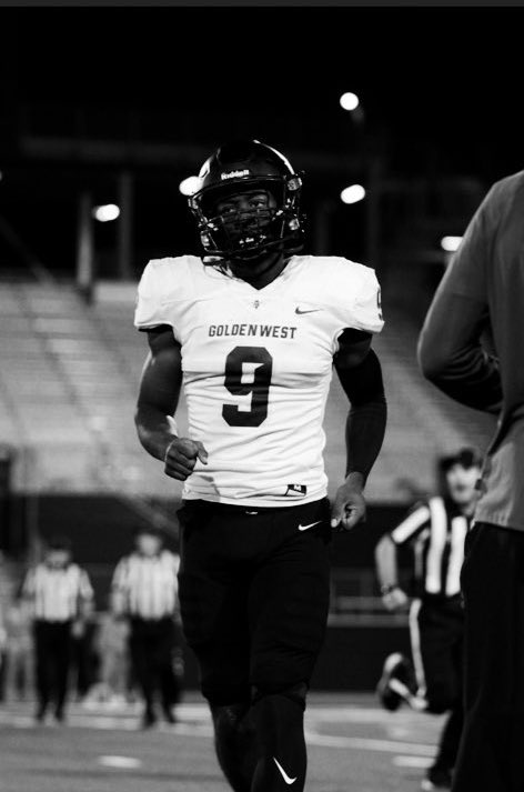 Here is my highlight🫣 I hope you enjoy 🙏🏾🙏🏾 <a href="/GWCfootball/">Golden West College Football</a>  <a href="/Coach_Redfern/">Chris Redfern</a> <a href="/CoachMitchGW/">Nick Mitchell</a> @LocksmithGw 
hudl.com/v/2Jp2GM