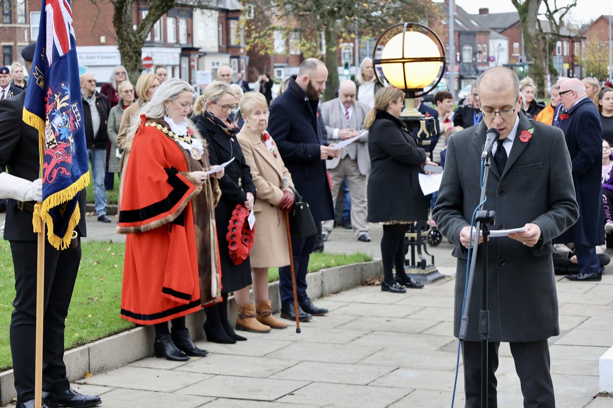 SwintonLabour's tweet photo. Moving to see so many taking the time today to honour and remember those who gave so much. https://t.co/OyvORBC30u