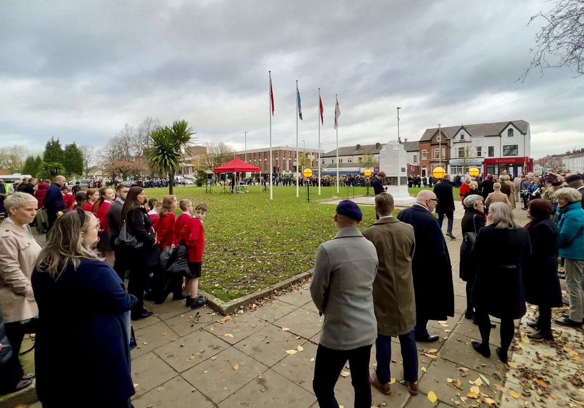 SwintonLabour's tweet photo. Moving to see so many taking the time today to honour and remember those who gave so much. https://t.co/OyvORBC30u
