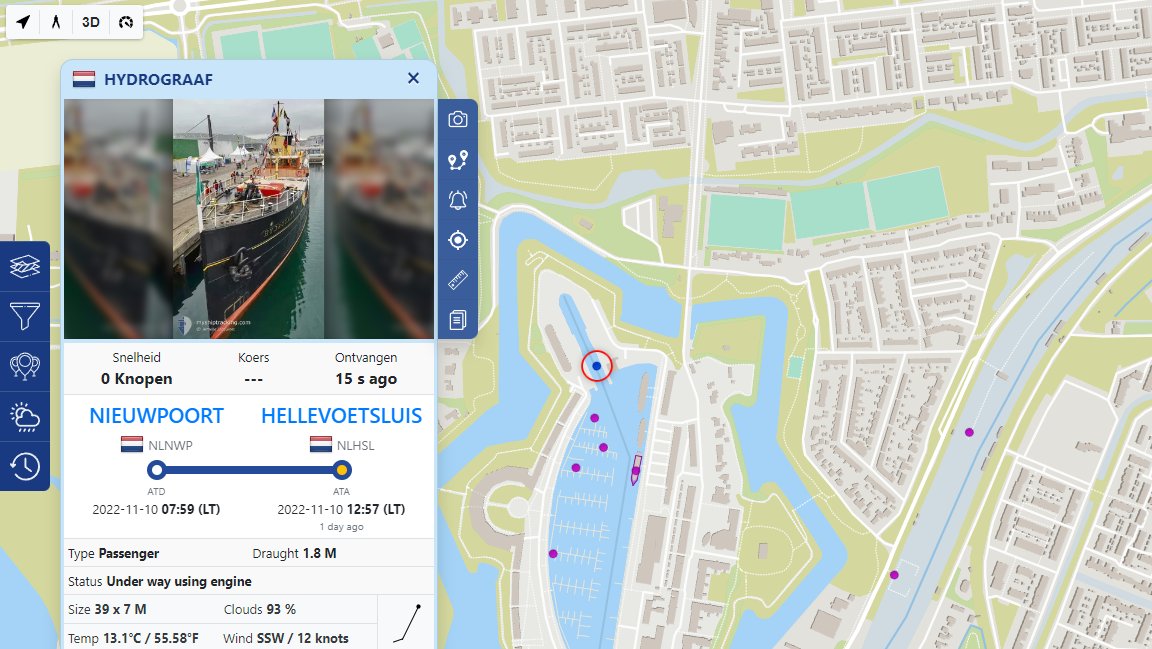 Voor iedereen die zich afvraagt of de stoomboot van Sinterklaas morgen gebruikt wordt tijdens de intocht; HIJ IS AL IN HELLEVOETSLUIS!!!1!1!!!!! 🎉🎁 #intocht #sinterklaas