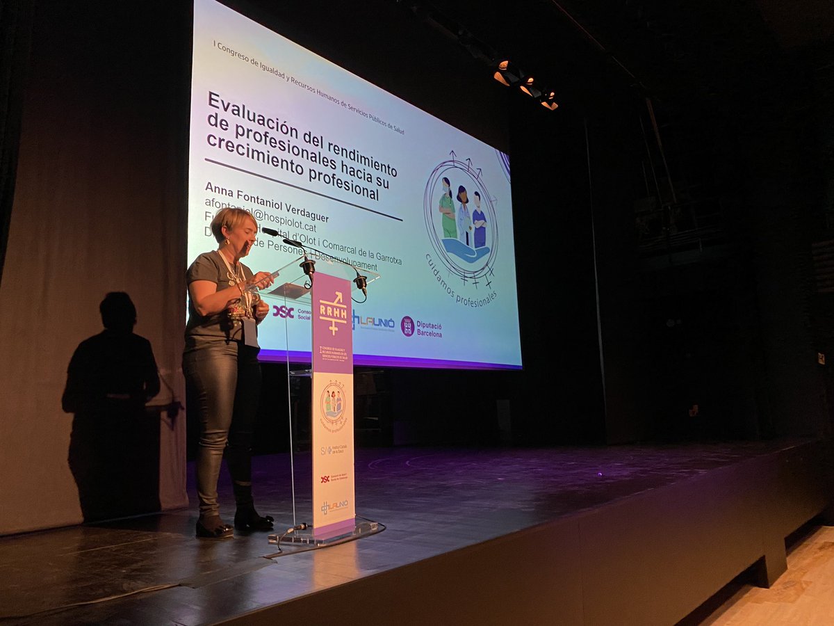 uchcat's tweet photo. 💜 Finalitza el #congresorhigualdad amb el lliurament de premis després de tres dies en què s’han compartit experiències, èxits i aprenentatges per afrontar els reptes de futur del sector sanitari
👏🏼Gràcies a tots per participar-hi, ens veiem a la propera edició #OrgullAssociats https://t.co/v7DxfZZaDc