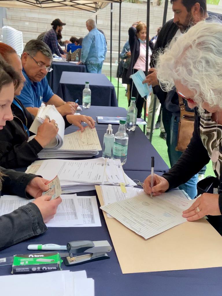 danieljadue's tweet photo. Comenzamos ayer la entrega de las Subvenciones Universales a las organizaciones sociales de #Recoleta, sin hacer distinción de ningún tipo. Recursos adjudicados les permiten solventar parte de sus gastos o nuevos proyectos. #SeguimosAvanzando   #RecoletaMuchoMejor https://t.co/CNr37xKKAR