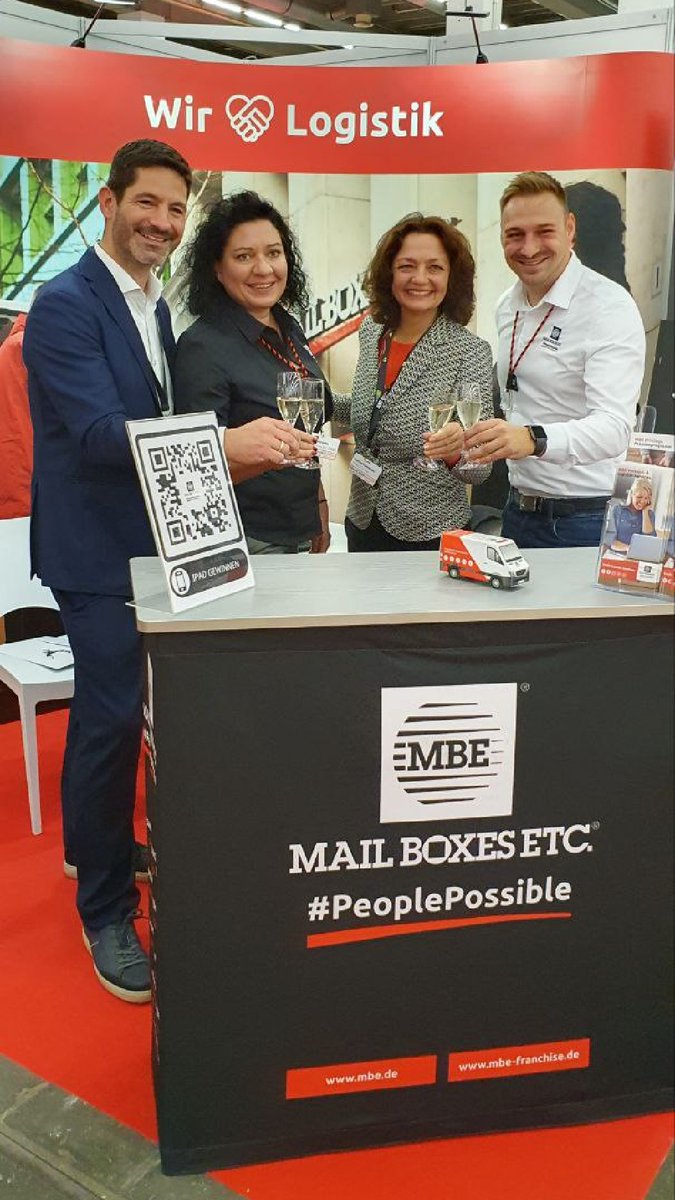 FranchiseExpo22's tweet photo. Tag 2 der FEX22: @MailBoxesEtcDE ist auch 2023 wieder dabei, das ist doch ein Grund zu feiern 🤩🥂!

Wer ist auch nächstes Jahr wieder als Aussteller mit dabei 😎? Am besten gleich bei unserem Verkäufer Matthias Kandler melden 🍾 https://t.co/YgEaV8v0lp