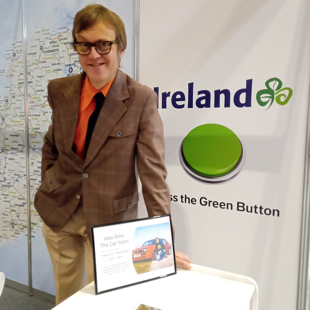 Look who's at the <a href="/TourismIreland/">Tourism Ireland</a> stand. #NEC #classicmotorshow <a href="/AlexRileyNow/">Alex Riley - The Car Years - ITV4</a> #classiccars #thecaryears