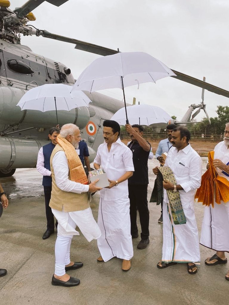 tadarahim_offic's tweet photo. நாங்க எதிர்கட்சியாக இருந்தால் மட்டுமே உங்களை கோ பேக் மோடி என சொல்லுவோம் சொல்ல வைப்போம் ..

மத்தபடி உங்கள எனக்கு ரொம்ப பிடிக்கும்.. https://t.co/Q0zoAWsNbZ