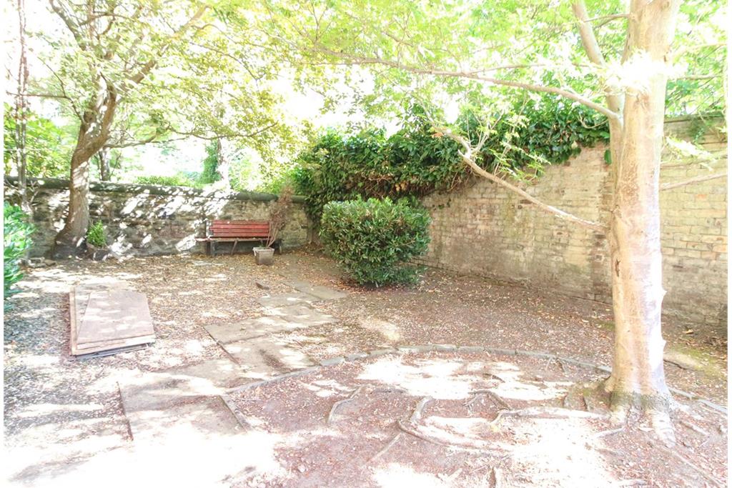 TCYProperty's tweet image. Great opportunity to acquire this 1-bedroom flat in Leith. #Edinburgh 🏠

The flat is situated in an ideal location for easy access to wide-ranging amenities and transport links.
ow.ly/Gs1050Lyvw0