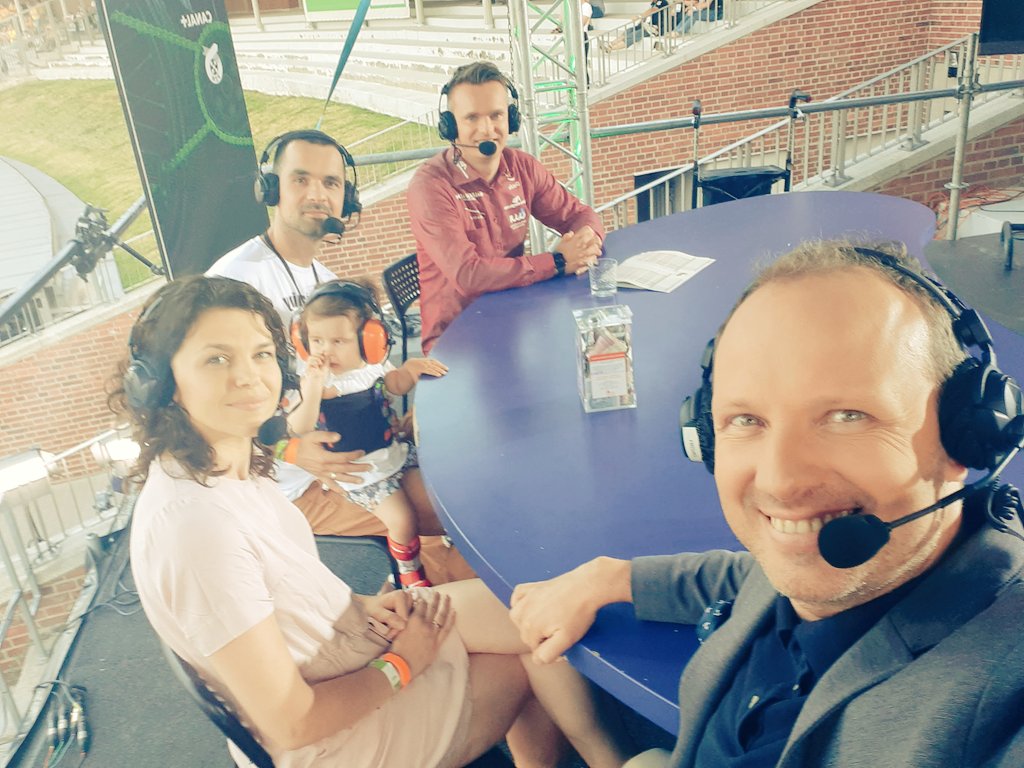 MarcinMajewski5's tweet photo. Drodzy. Zakończyłem blisko 10-letnia współpracę z C+. Zostawiam żużel w TV,w życiowej formie, z pier. w historii żużlowym serialem. Dziękuję mojemu teamowi. Jesteście SUPER. 
❤ Dziękuje ekspertom.❤ Już się cieszę na nowe wyzwania, a póki co dzieci cieszą się na tatę w domu. https://t.co/DPtiVTpYh6