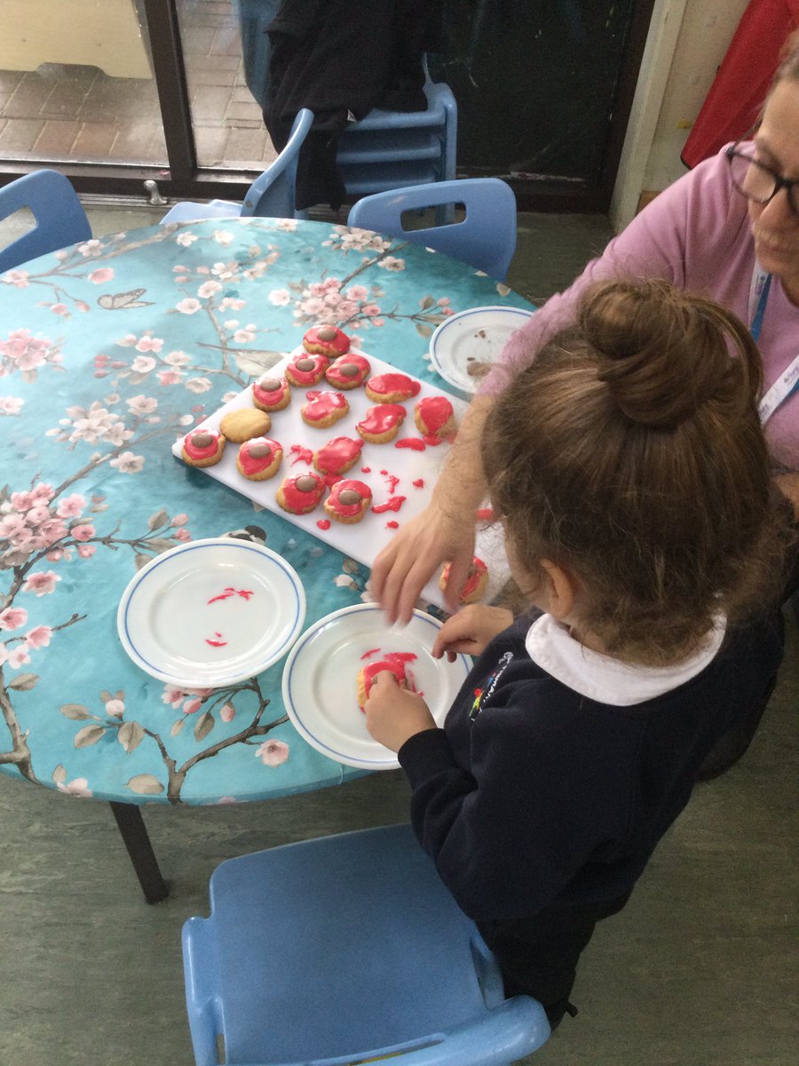 EPSMsSutherland's tweet photo. We practised our cutting and baking skills today for Remembrance Day. #Poppy #NeverForget @Eastfield_EN3 @hussain_roksana @Ivy_Trust https://t.co/yLH2loNG1e