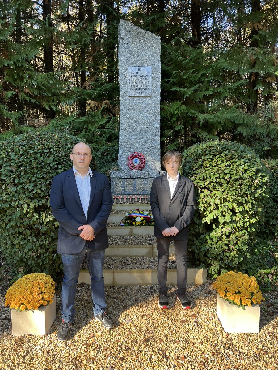 LudoMalecot's tweet photo. Honorer ceux qui sont tombés et qui tombent encore pour notre Liberté, avec son fils #Transmission #Fierté #Rom79 #DevoirdeMemoire #11novembre https://t.co/YJI54xPmjH