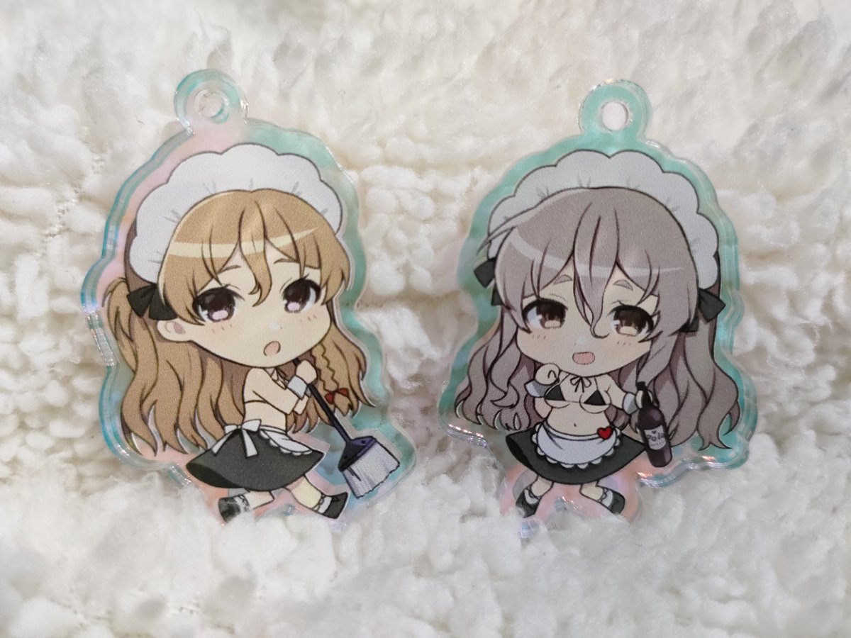 みて!!!!!!!めっちゃかわいいアクキーができました!!!!!!メイド水着ザラポーアクキー!!!!(メイド水着がテーマの本を出す予定)今回もオーロラアクキーにしたよ!!!!!!海外艦オンリーと次回の神戸かわさきにて配布予定!!!!!かわいい!!!!! 