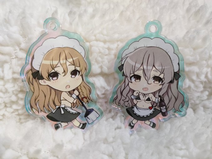 みて!!!!!!!めっちゃかわいいアクキーができました!!!!!!メイド水着ザラポーアクキー!!!!(メイド水着がテーマの本を出す予定)今回もオーロラアクキーにしたよ!!!!!!海外艦オンリーと次回の神戸かわさきにて配布予定!!!!!かわいい!!!!! 