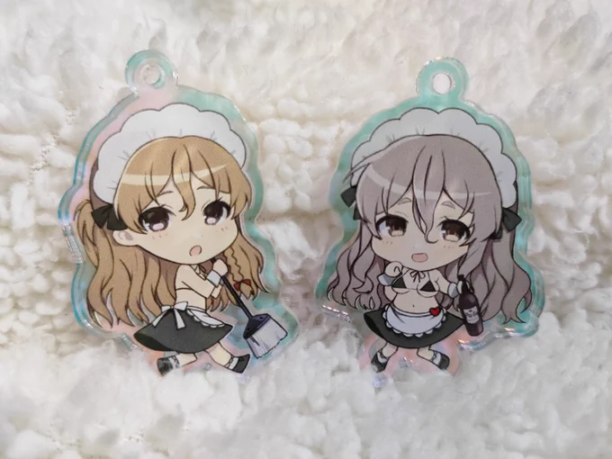 みて!!!!!!!めっちゃかわいいアクキーができました!!!!!!メイド水着ザラポーアクキー!!!!(メイド水着がテーマの本を出す予定)今回もオーロラアクキーにしたよ!!!!!!海外艦オンリーと次回の神戸かわさきにて配布予定!!!!!かわいい!!!!! 
