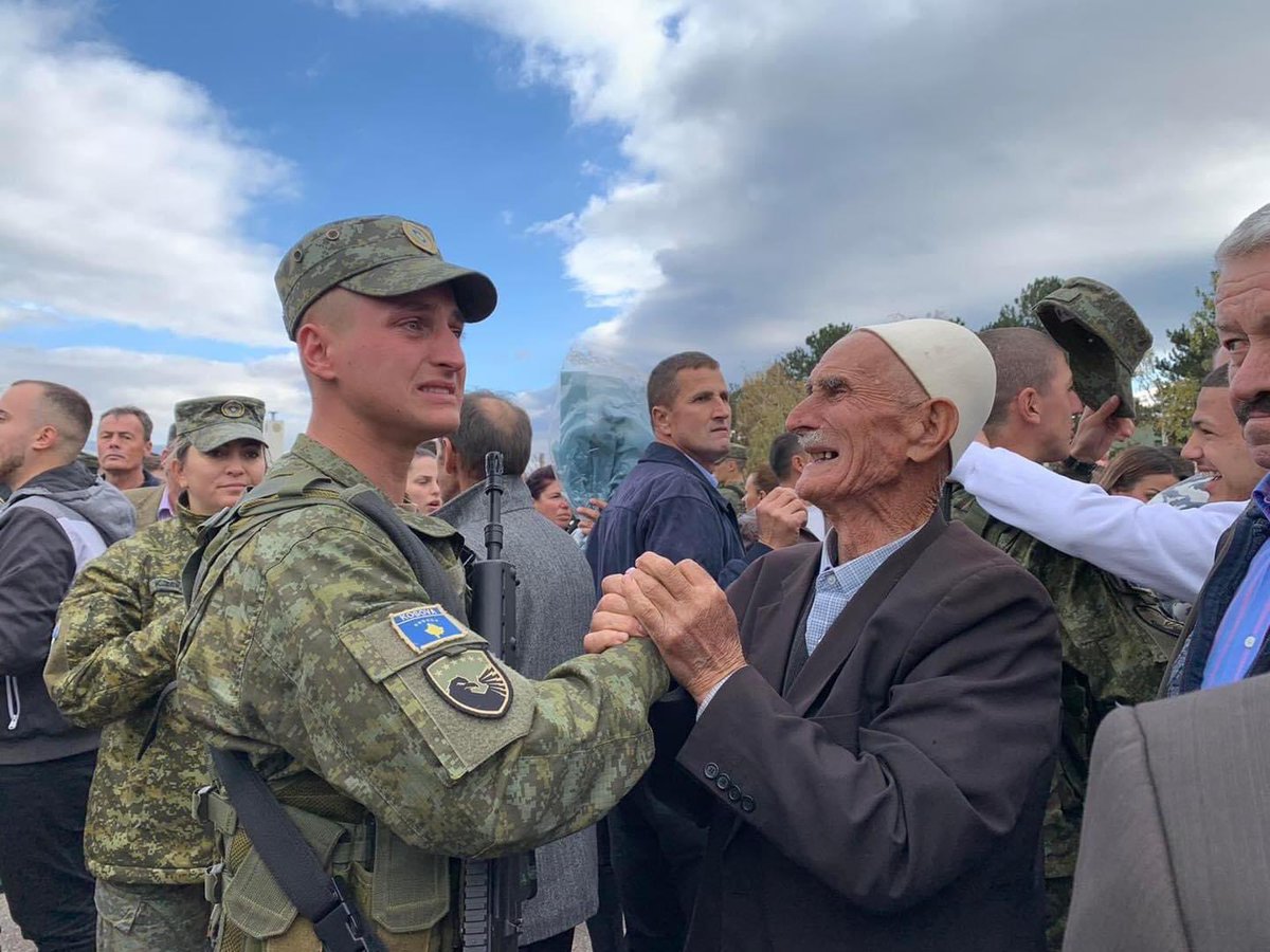 KumnovaShpend's tweet photo. Sa shumë emocione, e krenari në një foto!♥️ https://t.co/3t8F07bo3i