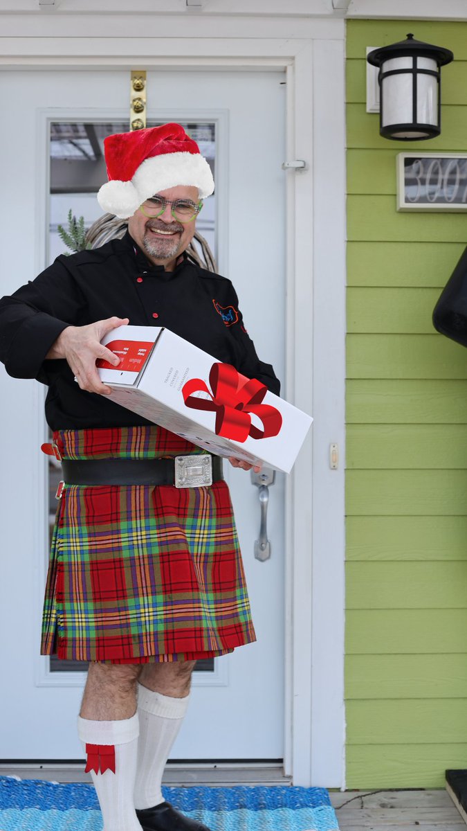 It's a BIG week here at the Kilted Chef HQ because the holiday foodie boxes are available for purchase now.
Grab yours here --> lnkd.in/eB9uNDvr

The box can be shipped across Canada or US.
Filled with Atl Canada and Kilted Chef product and a few fun surprises.